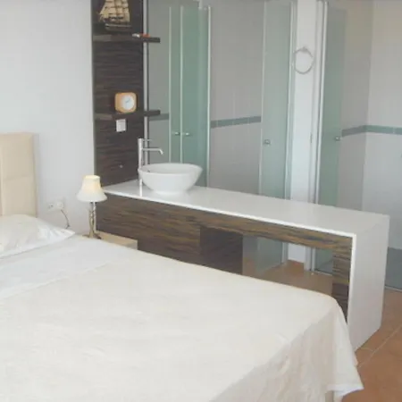 Appartement Babylon Bliss Is A Unique 3 Bed 3 Bath Duplex Home With Its Own Private Pool Sidé