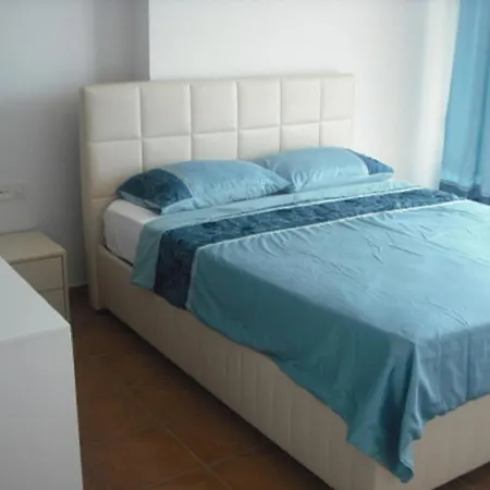 Babylon Bliss Is A Unique 3 Bed 3 Bath Duplex Home With Its Own Private Pool Appartement