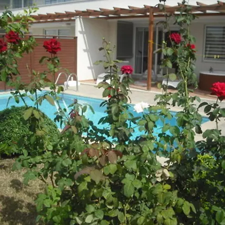 Babylon Bliss Is A Unique 3 Bed 3 Bath Duplex Home With Its Own Private Pool Appartement