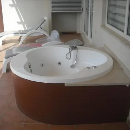 Babylon Bliss Is A Unique 3 Bed 3 Bath Duplex Home With Its Own Private Pool Appartement *